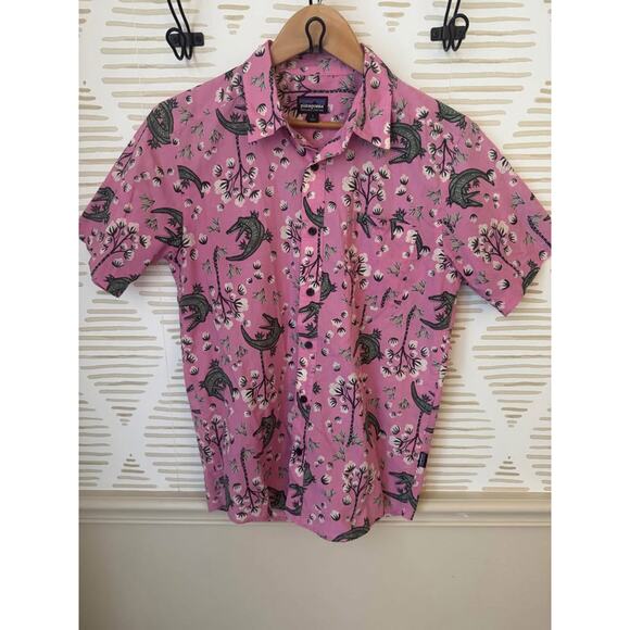 Patagonia Men’s Small Go To Pink Crocodile Organic Cotton Button Up - Picture 1 of 6